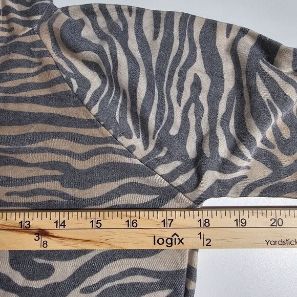 Chaser Soft Cozy Zebra Print Twist Front‎ Pullover Hoodie Thumbholes Size S - Picture 8 of 10